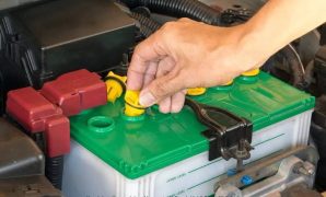 Kesalahan Umum dalam Merawat Aki Basah Mobil Perlu Dihindari aki basah mobil